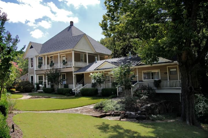 Heartstone Inn & Cottages