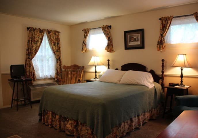 Hickory Bridge Farm Guestroom