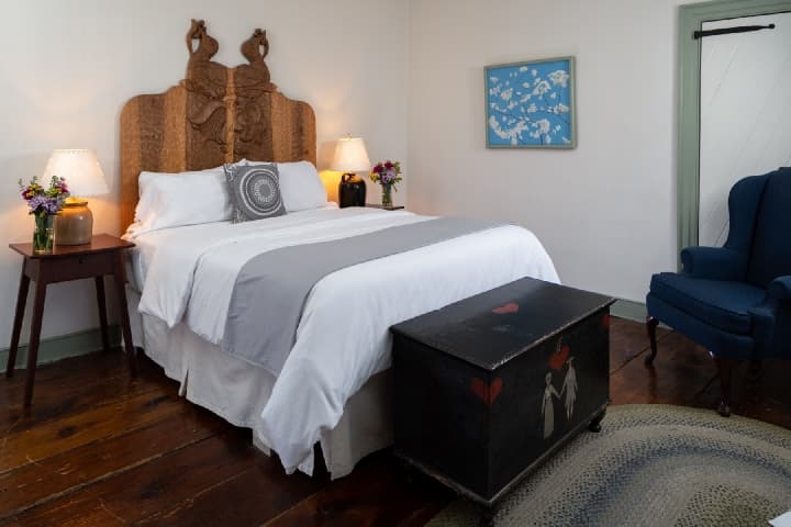 Historic Smithton Inn Guest Rooms - Sage Room