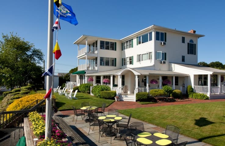 Inn at Harbor Hill Marina Exterior