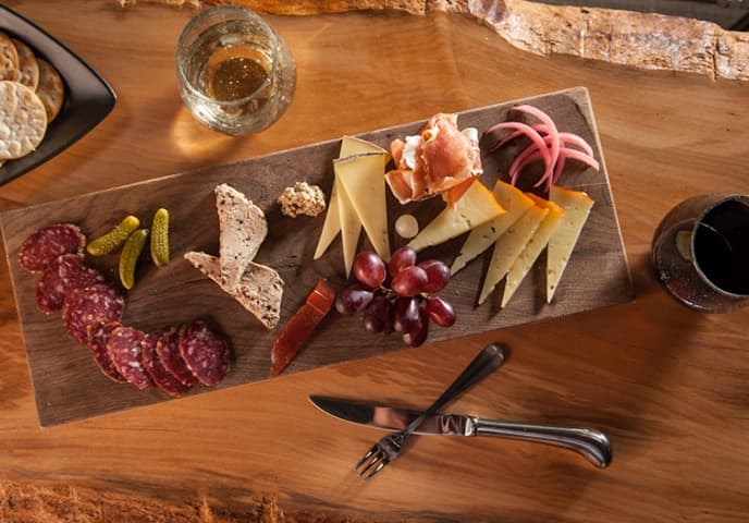 Ledges Hotel Food and Drink