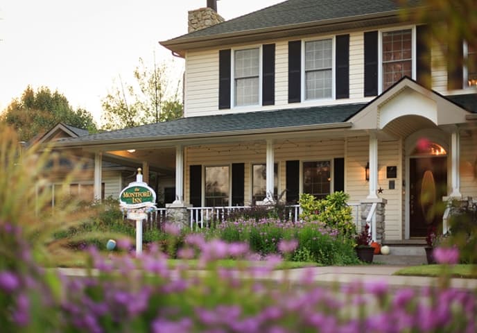 Montford inn cottages Spring exterior