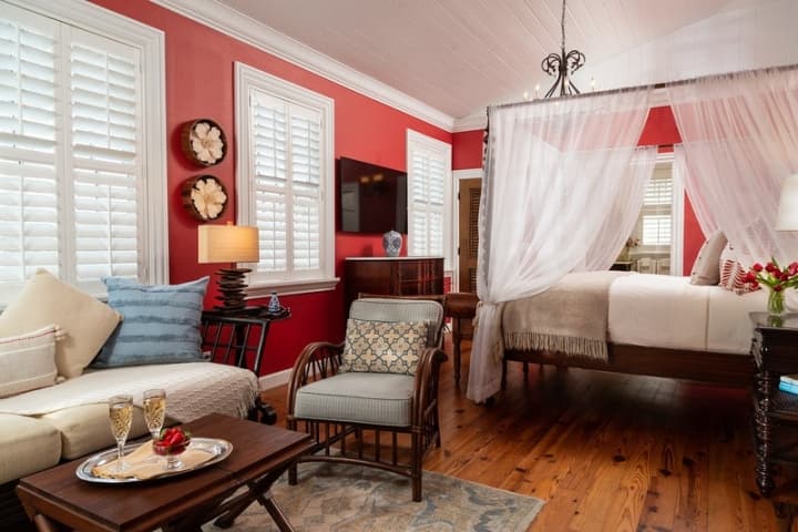 Port-D-Hiver-20-Rooms-Windward
