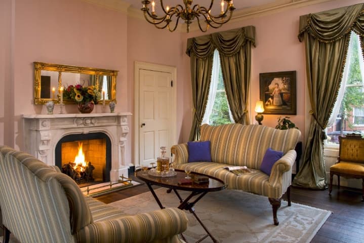 rachaels_dowry_living_ room