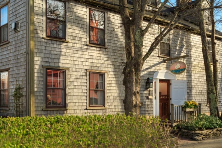 Seven Sea Street Inn Bed & Breakfast