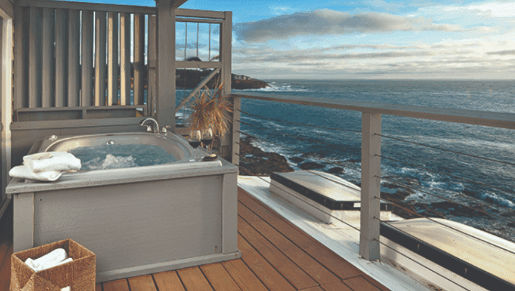 Private hot tub overlooking the ocean at Channel House in Oregon