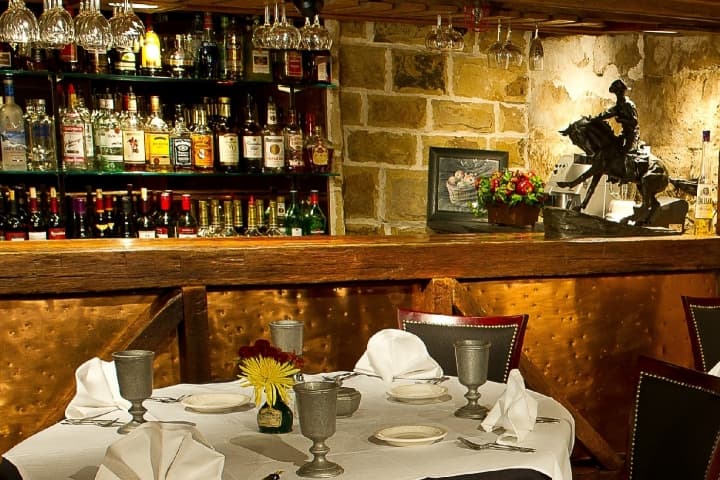 Tara Stonewalls Tavern