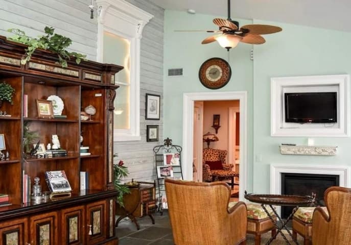1890 Sitting Room
