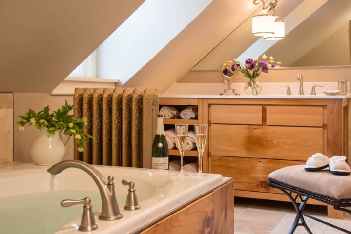 Inn at Gothic Eves bathroom