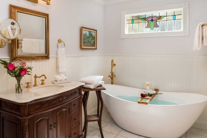 bath tub