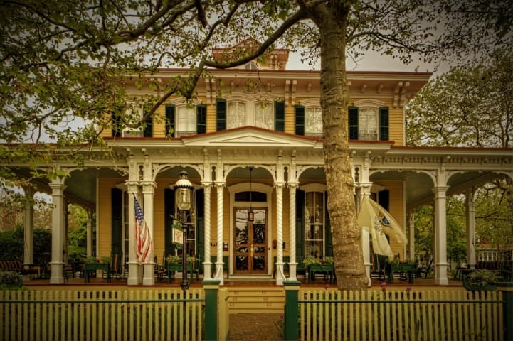 themainstayinnandcottageexteriorfront