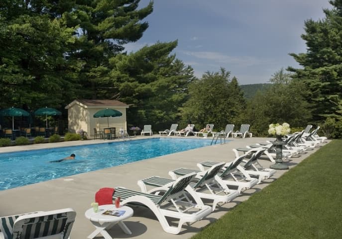themanorongoldenpondpool