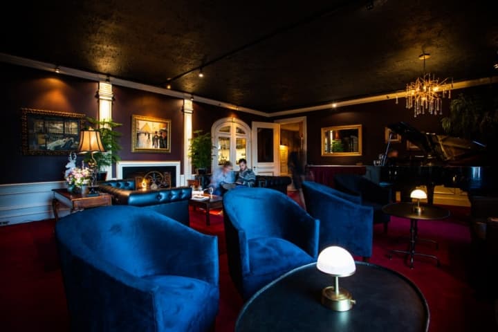 Hotel Lounge area