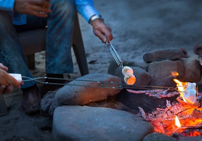 Settlers Inn Marshmallow Roast