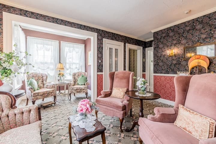 westbrook_inn_parlor