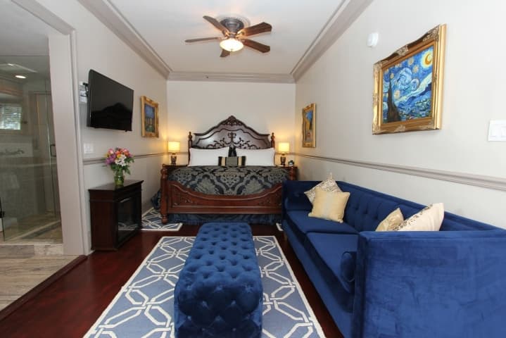 blue room