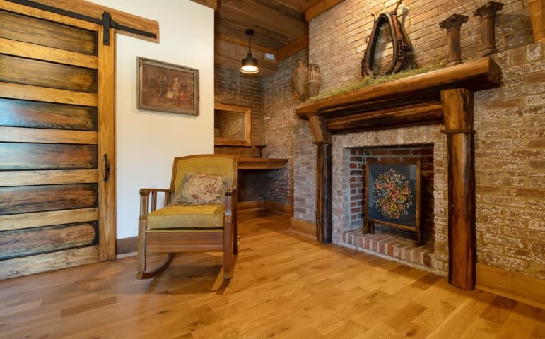 Belle Air Mansion Hideaway Desk