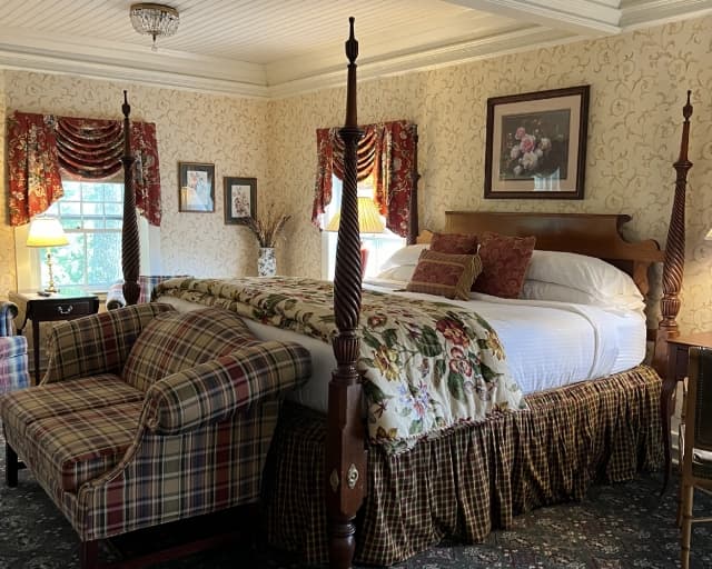 Lincoln guestroom