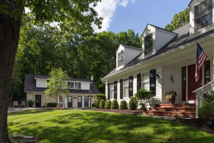The Ampersand Inn Exterior