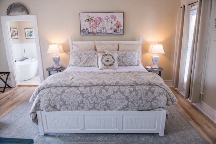 Queen Anne Spa Room