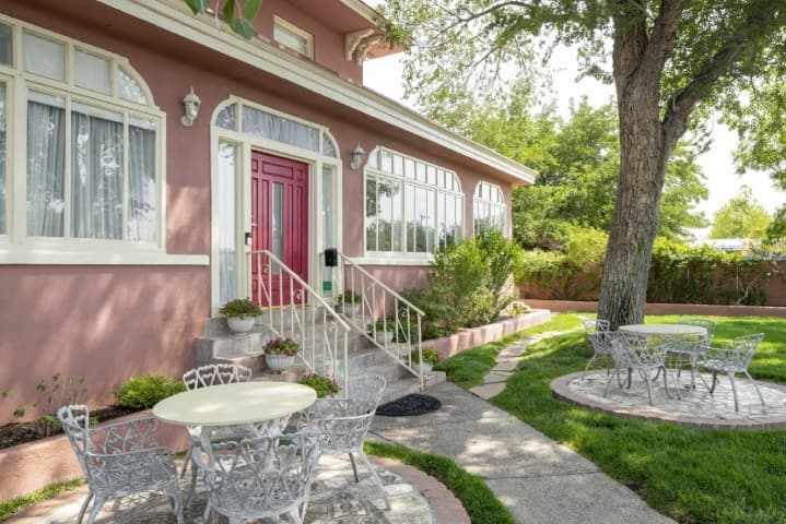 Front courtyard with gardens