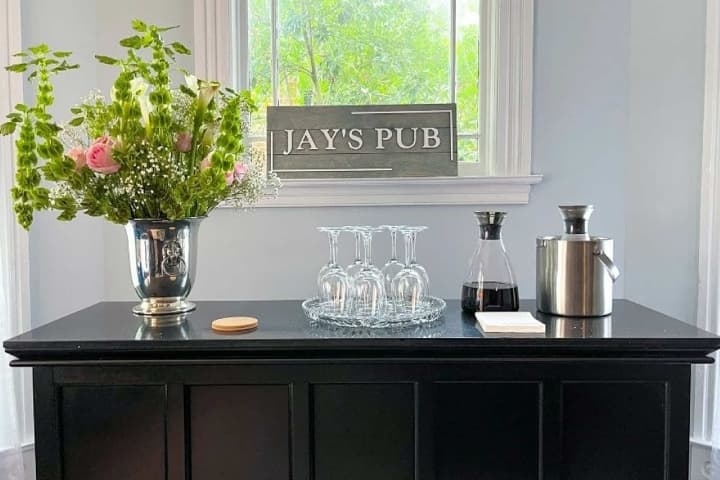 jay pub