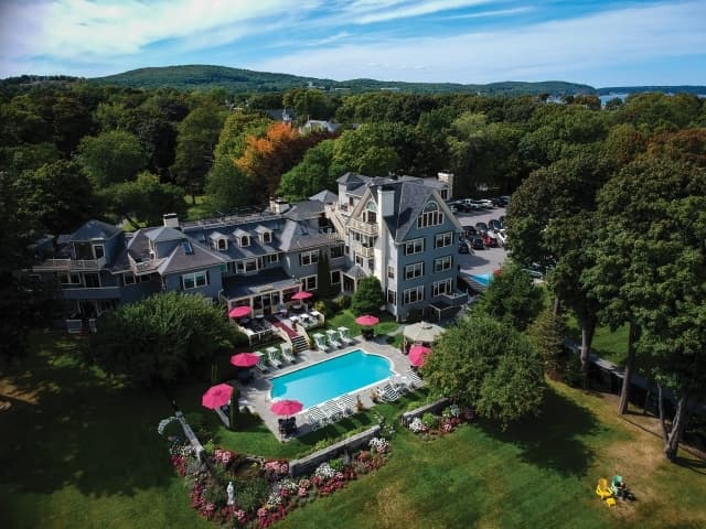 Balance Rock Inn - On the Ocean