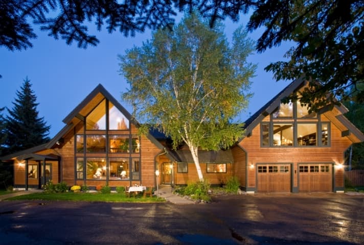 front exterior of inn at night