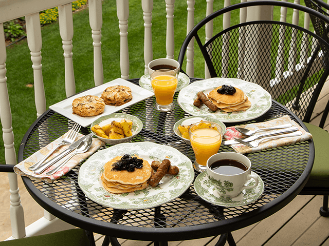 The Oakwood Inn breakfast