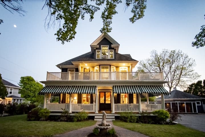 Lindenwood Inn front  exterior