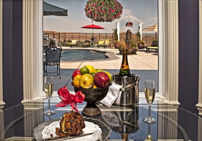 2-Greek_suite_view_of_pool_from_dntable