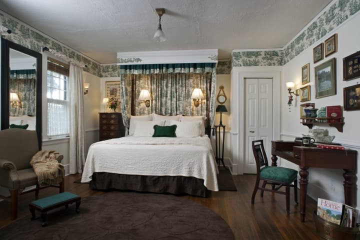 Abbington-Green-guestroom