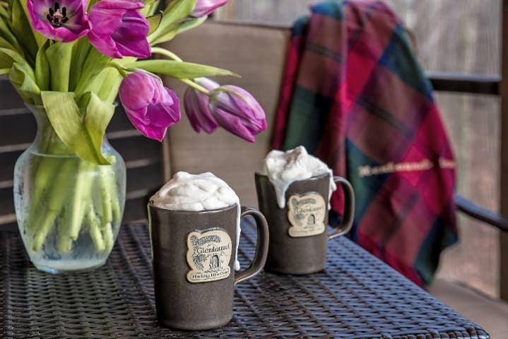 mugs and flowers