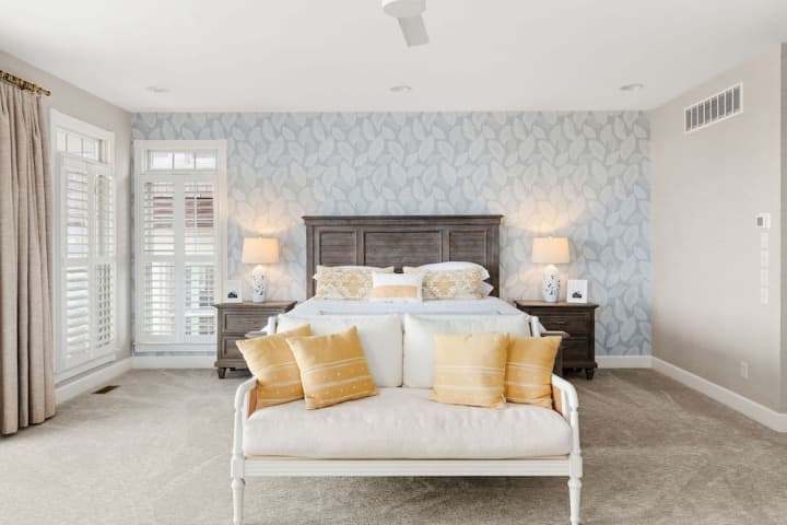 Room 16 with bed and bench