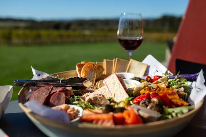 Grapes to Glass Tour & Tasting Experience