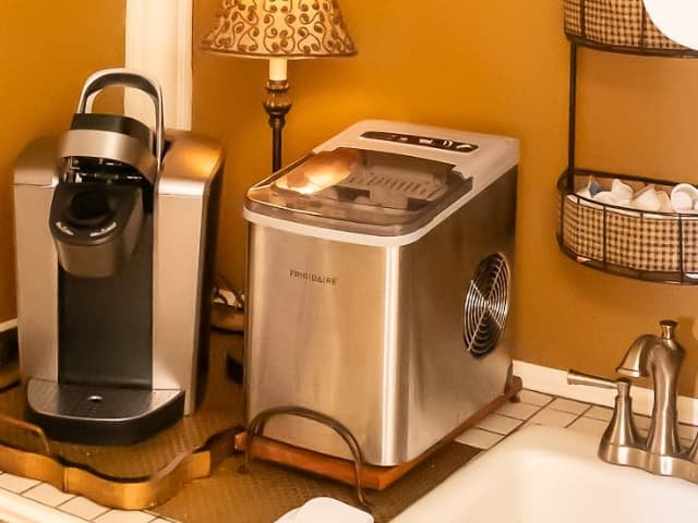 Convenient 24/7 guest coffee station at Prairie Guest House, featuring a Keurig coffee maker and ice maker for refreshments anytime.