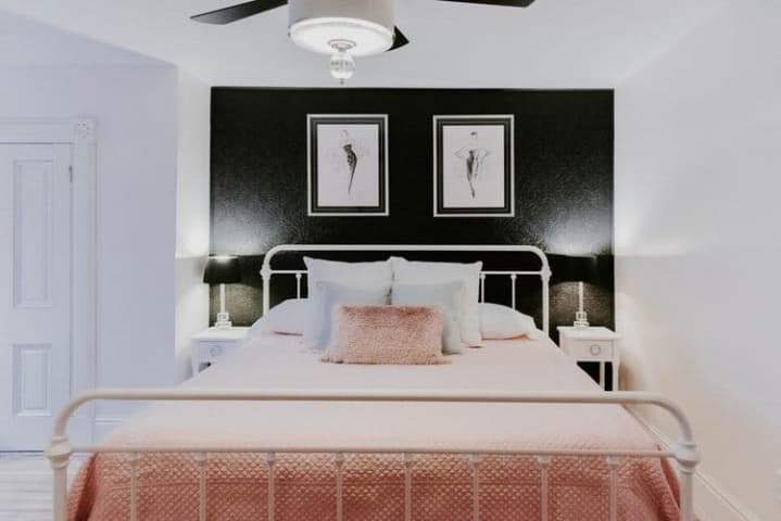 Georges on York room
