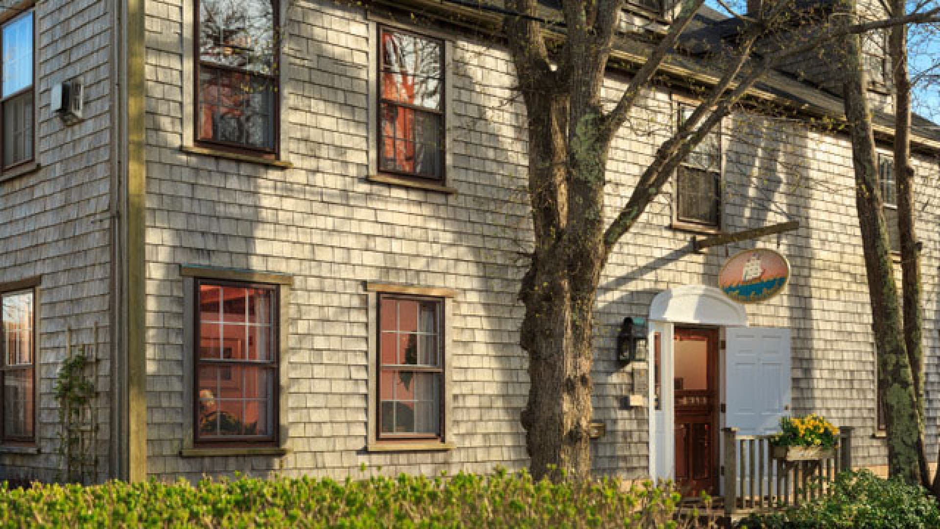 Seven Street Inn is a coastal property in Nantucket, Massachusetts