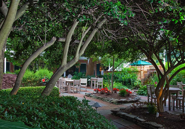 the bellmoor inn and spa patio